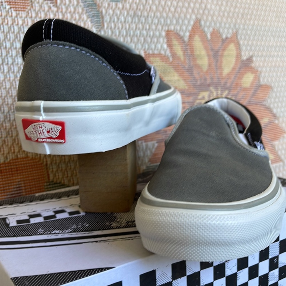 Vans Men’s Skate Slip-On
Reflective Black/Grey
VN0A5FCAN42
Sneakers - Picture 10 of 16